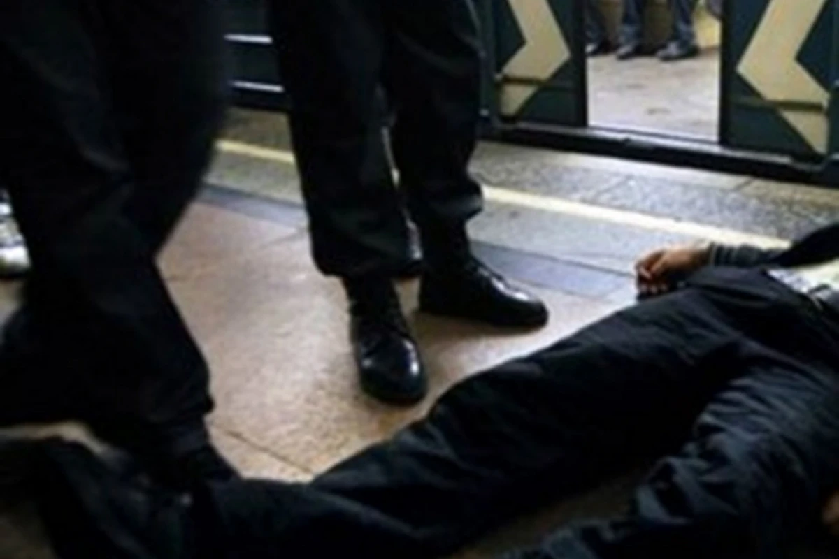 Bakı metrosunda halı pisləşən sərnişin öldü (FOTO) Bakı metrosunda halı pisləşən sərnişin öldü (FOTO)