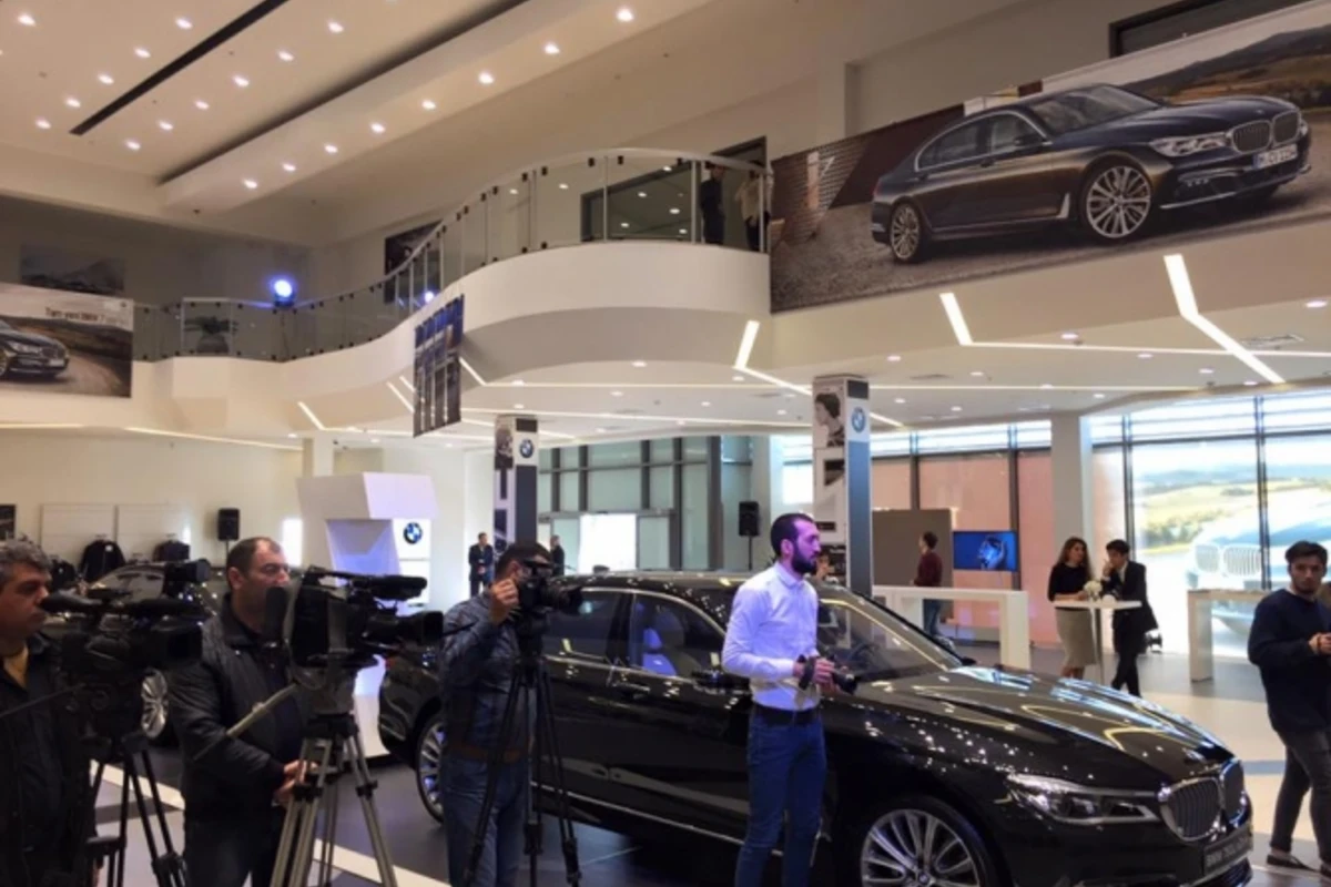 В Баку официально представлена новая Семёрка BMW
