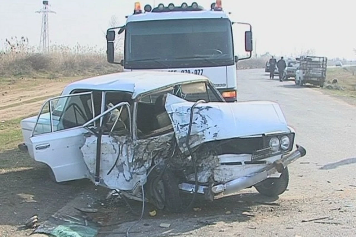 В Азербайджане сотрудник полиции совершил аварию со смертельным исходом