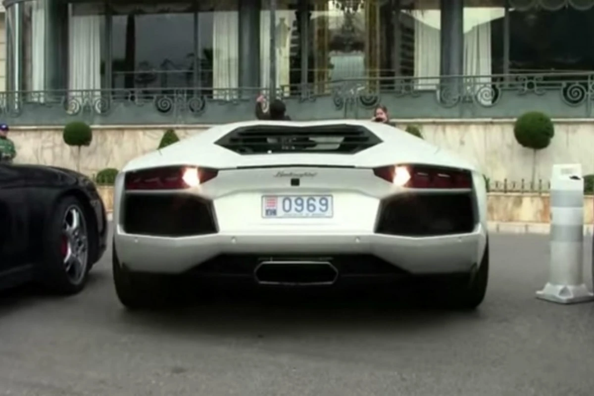 Вот что случится, если доверить свой Lamborghini стоянщику (видео)