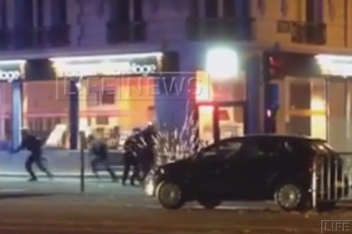 Появилось новое видео перестрелки полиции с террористами в Париже (видео)