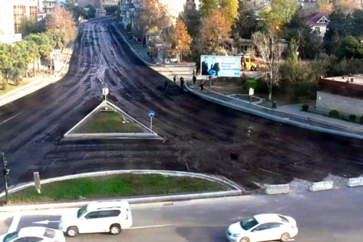 В Хатаинском районе Баку перекрыта одна из оживленных улиц