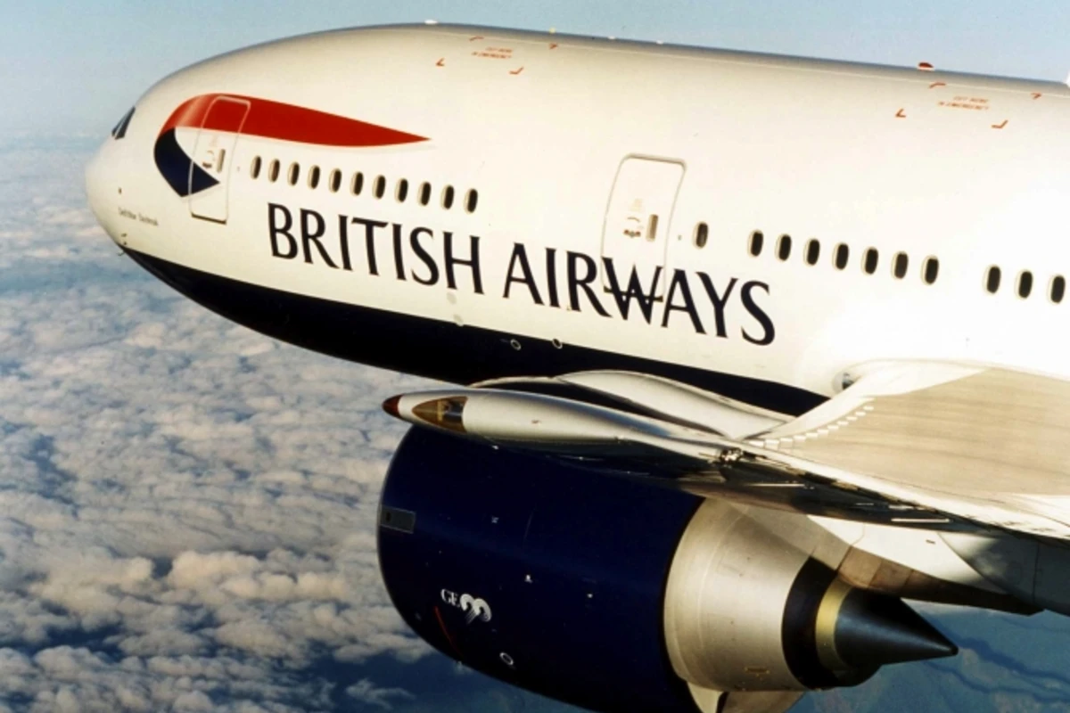 Пассажир пытался открыть дверь самолета авиакомпании British Airways