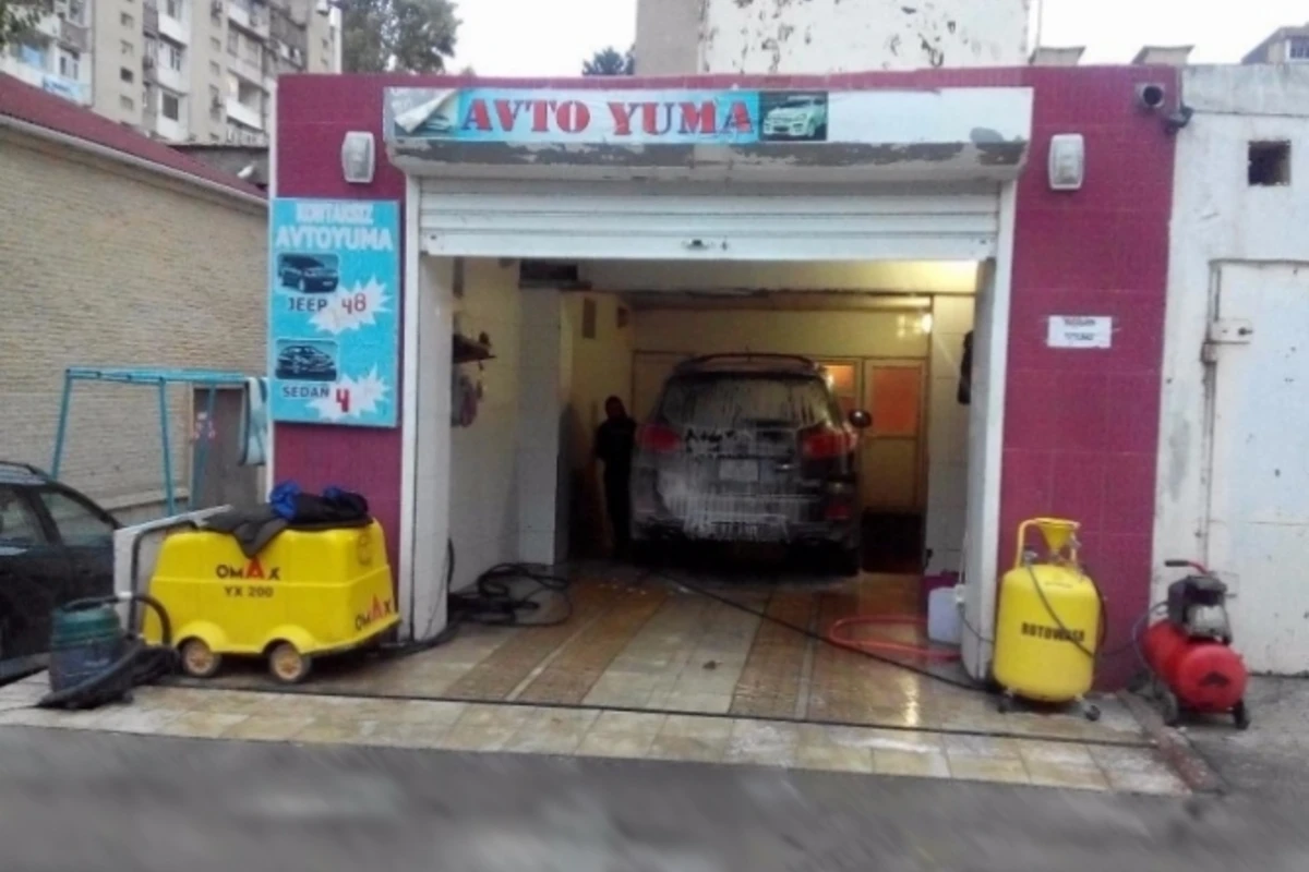 В Баку автомойщик угнал Land Cruiser