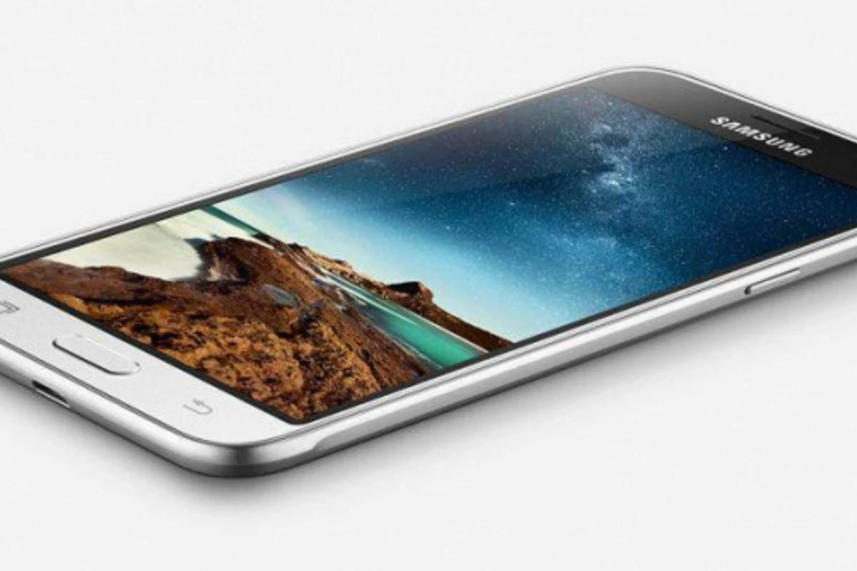 Samsung представила бюджетный смартфон Galaxy J3