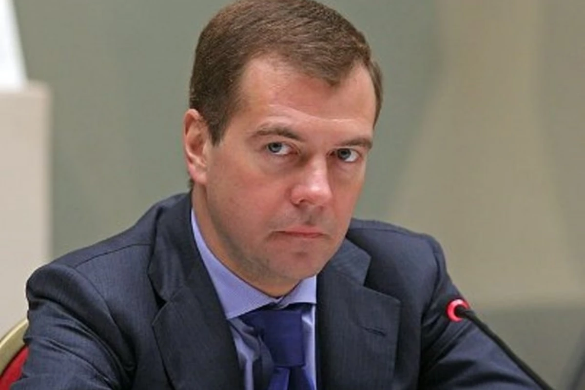 Медведев обвинил Турцию в закупках нефти у ИГИЛ