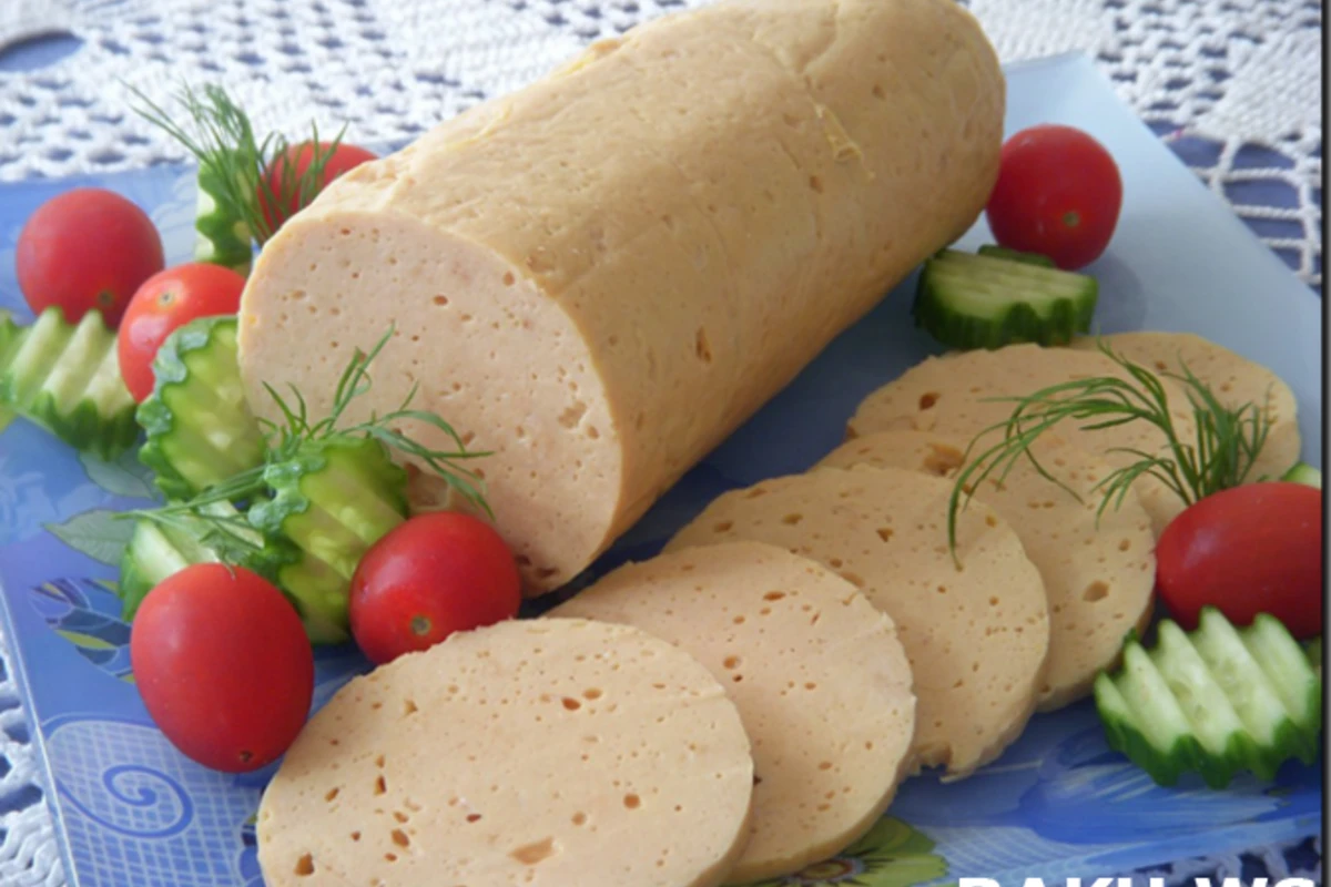 Ev şəraitində toyuq kolbasası (RESEPT) Ev şəraitində toyuq kolbasası (RESEPT)