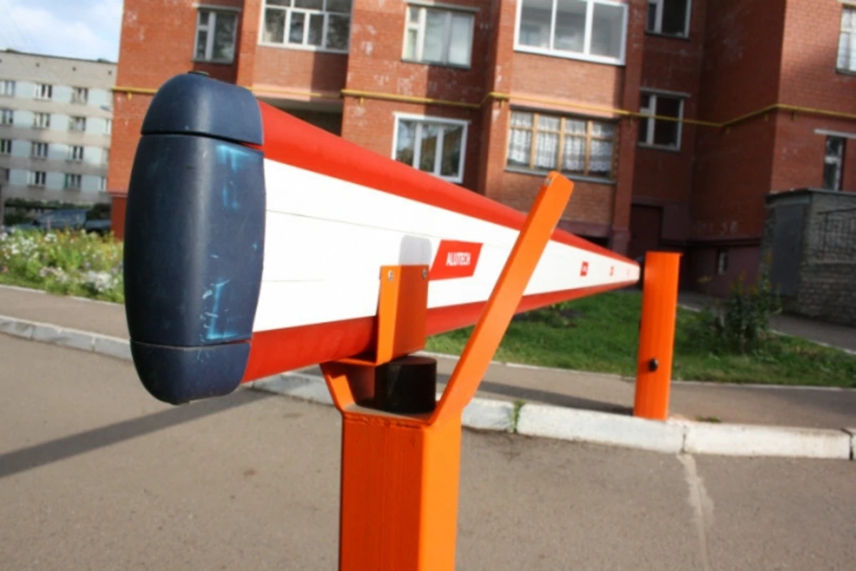 В Азербайджане за установленный перед въездом во двор шлагбаум будут штрафовать (видео) В Азербайджане за установленный перед въездом во двор шлагбаум будут штрафовать (видео)