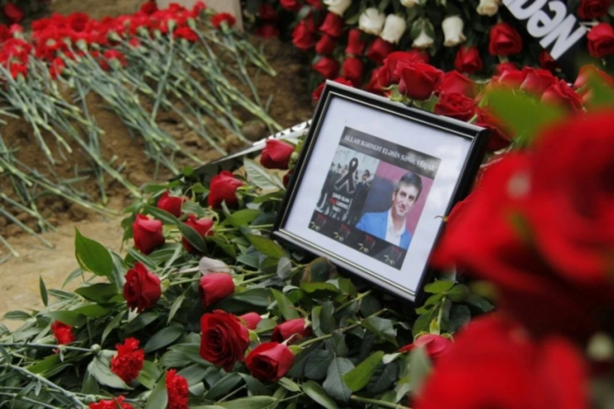 Ильхам Алиев наградил посмертно погибших полицейских