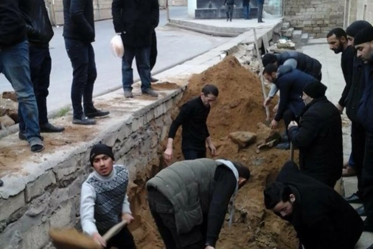 В Нардаране погибших хоронят у мечети