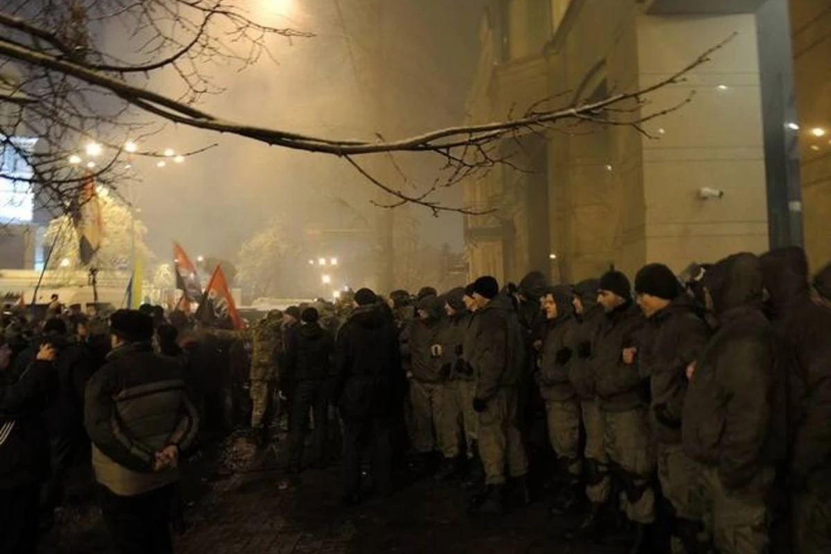 В Киеве полиция не дала разгромить офис миллиардера Ахметова