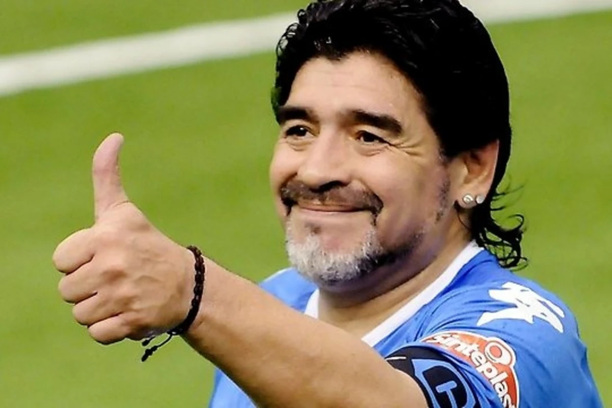 Maradonanı bu hərəkətinə görə oteldən qovdular (VİDEO) Maradonanı bu hərəkətinə görə oteldən qovdular (VİDEO)