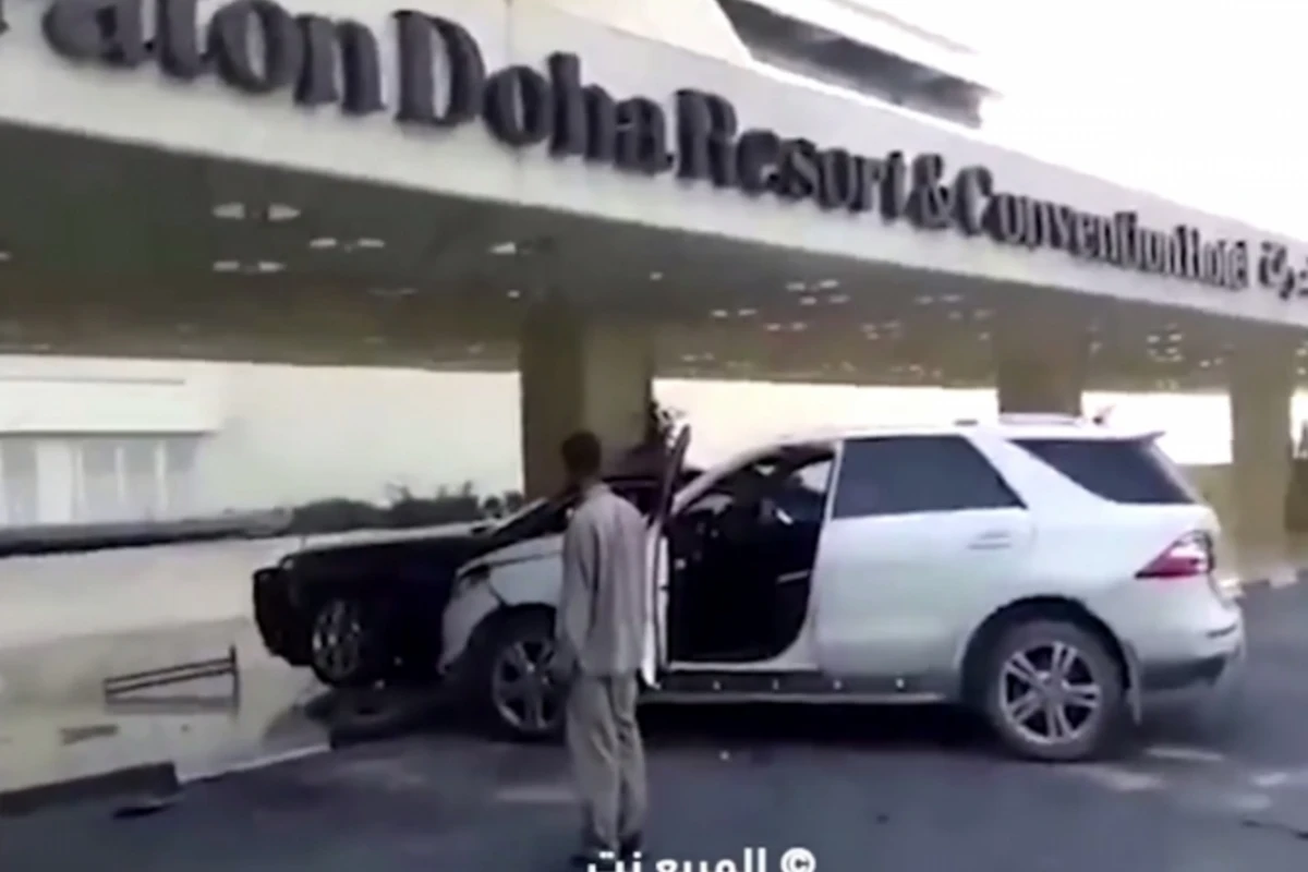 Пьяный сотрудник отеля Sheraton разгромил гостиницу и Rolls-Royce на своем автомобиле (видео)