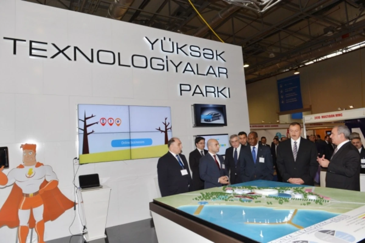 Президент Ильхам Алиев ознакомился с выставкой BakuTel-2015