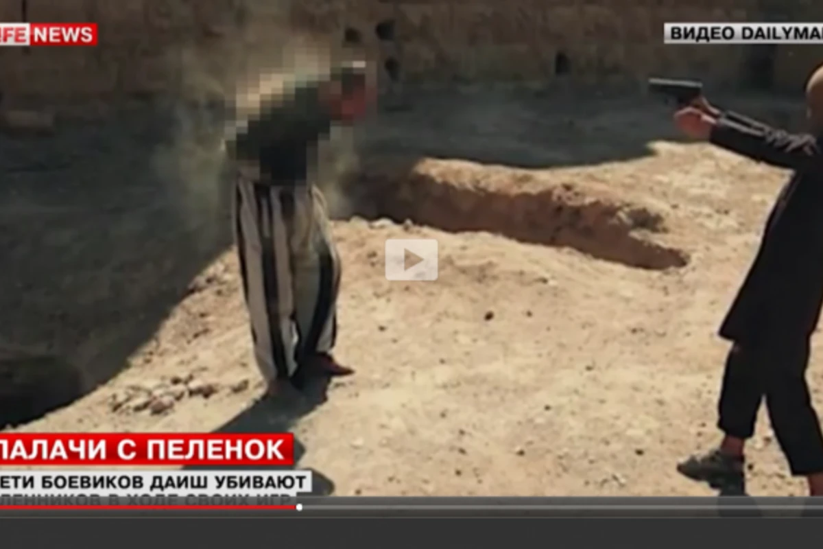Дети боевиков ИГИЛ играют с пленниками в жестокие прятки  (видео, 18+)