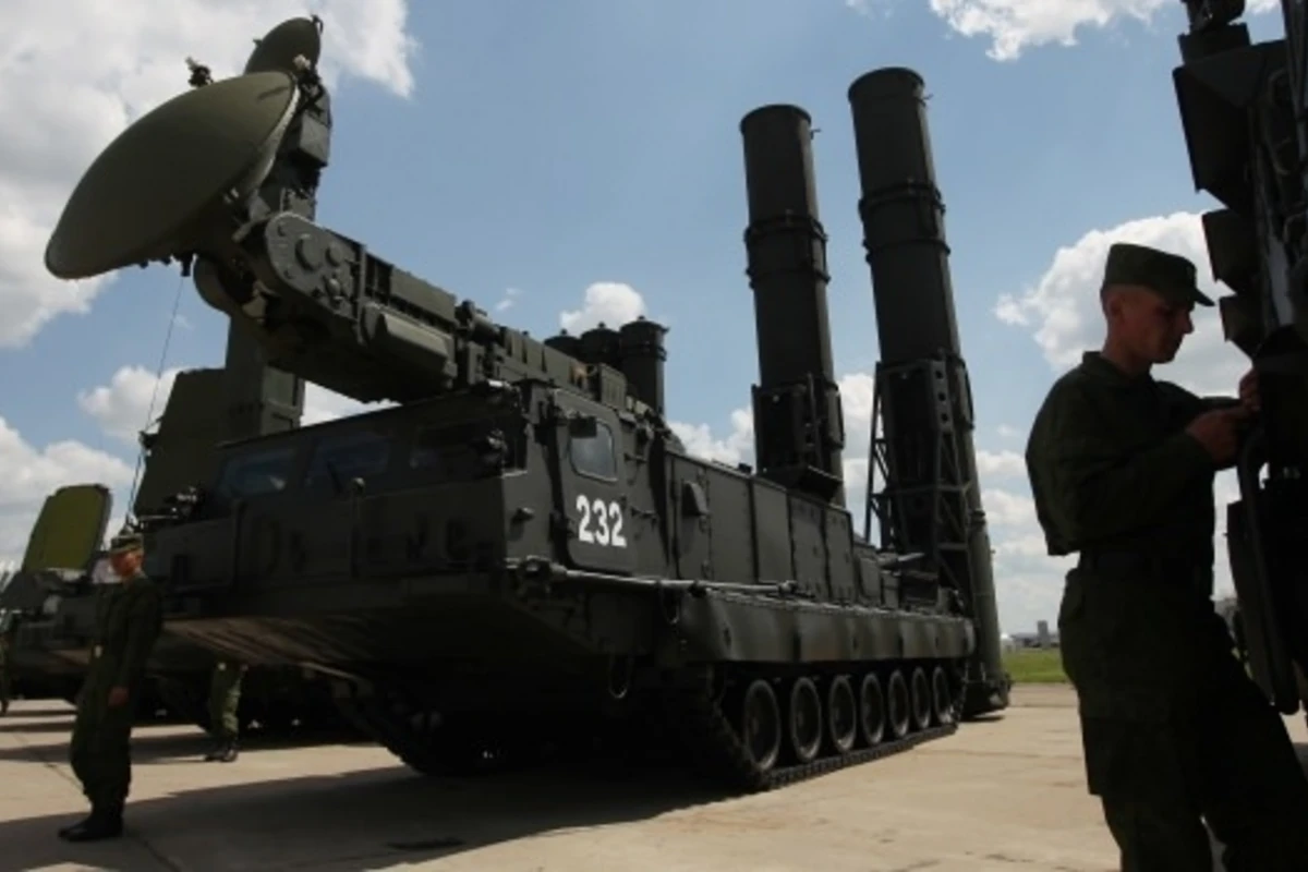 Россия испытала зенитно-ракетную систему С-400 на юге Каспия