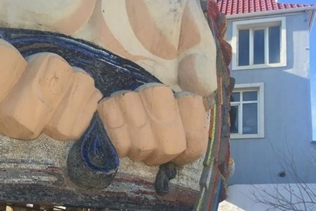 Bakıda uzun illər yaddan çıxmış neftçilərin abidəsi (FOTO)