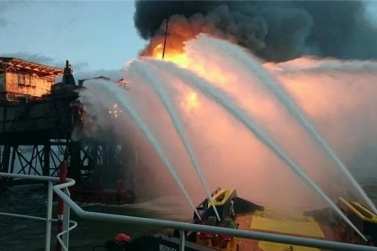 Несмотря на сильный ветер, поиски нефтяников продолжаются