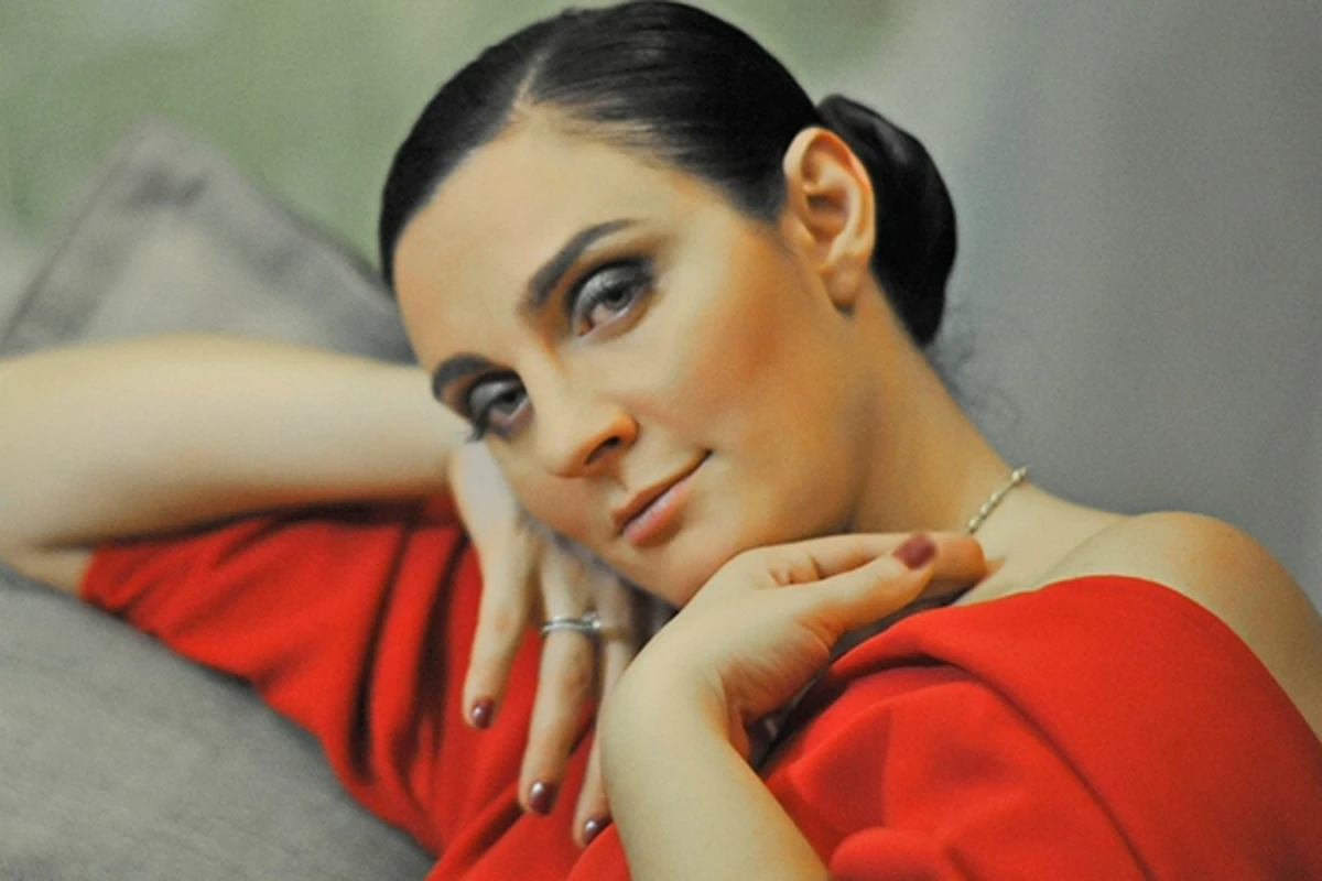 Елена Ваенга показала Наташу Королеву без макияжа (фото)
