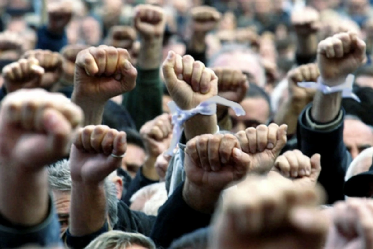 Акция протеста в Ясамале: жители перекрыли дорогу