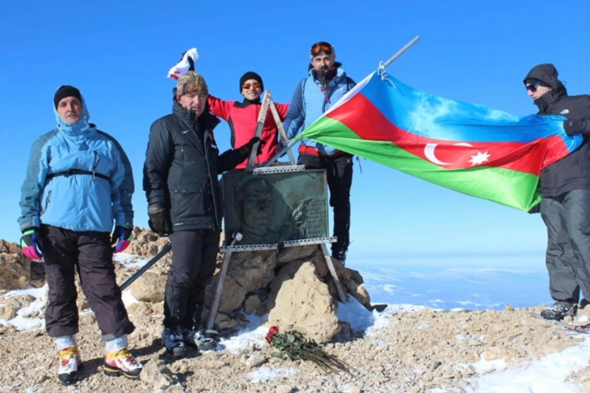 Успешно завершено восхождение на пик Гейдар зирвеси
