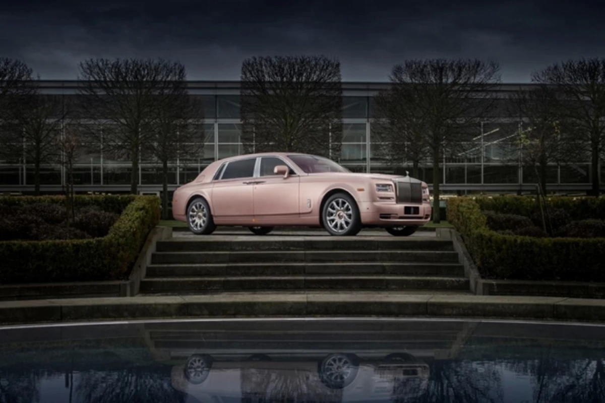 Rolls-Royce представил спецверсию Phantom с удлиненной колесной базой