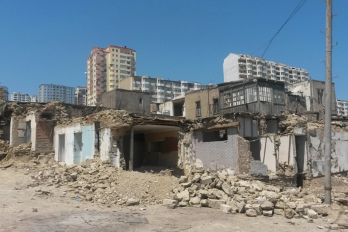 Вокруг станции метро Низами начнется снос жилых домов и объектов