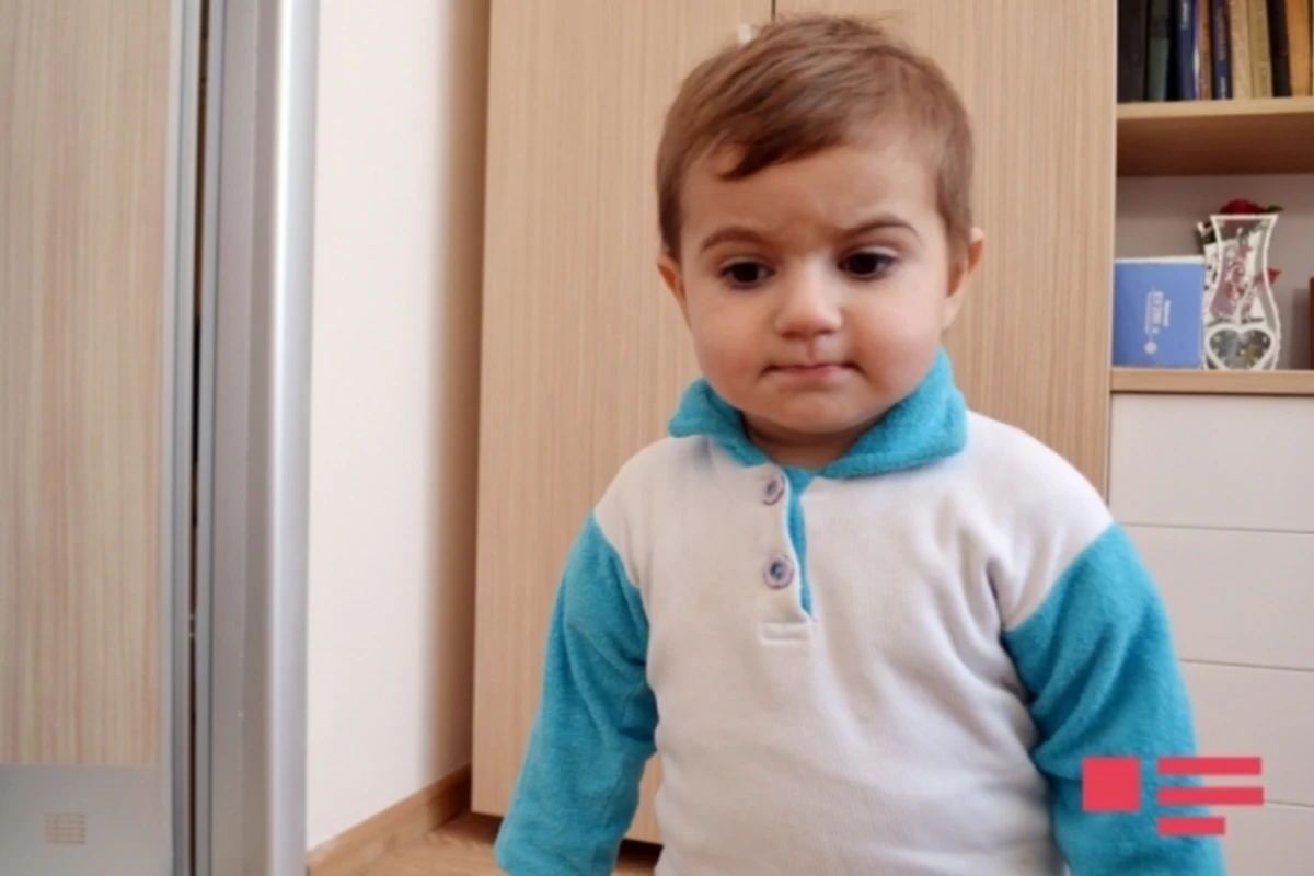 В Азербайджане мать оставила 2-летнего ребенка незнакомой женщине и сбежала