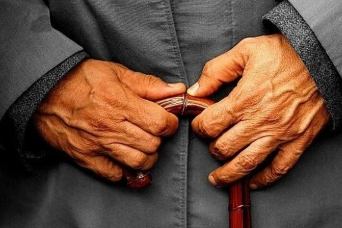 В Азербайджане ужесточены штрафы за уклонение от ухода за родителями