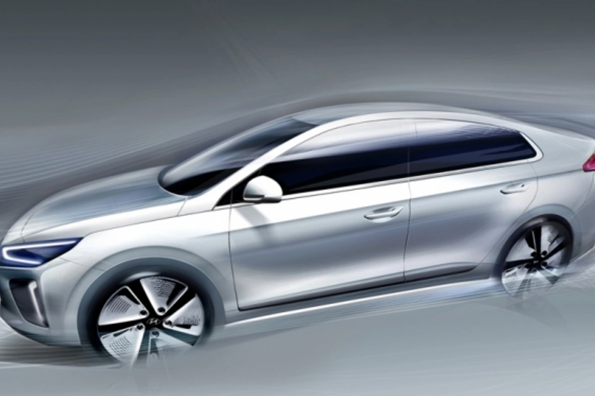 Хэтчбек Hyundai Ioniq окажется единым в трёх лицах