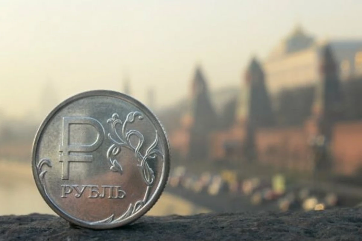 Рубль рухнул до исторического минимума