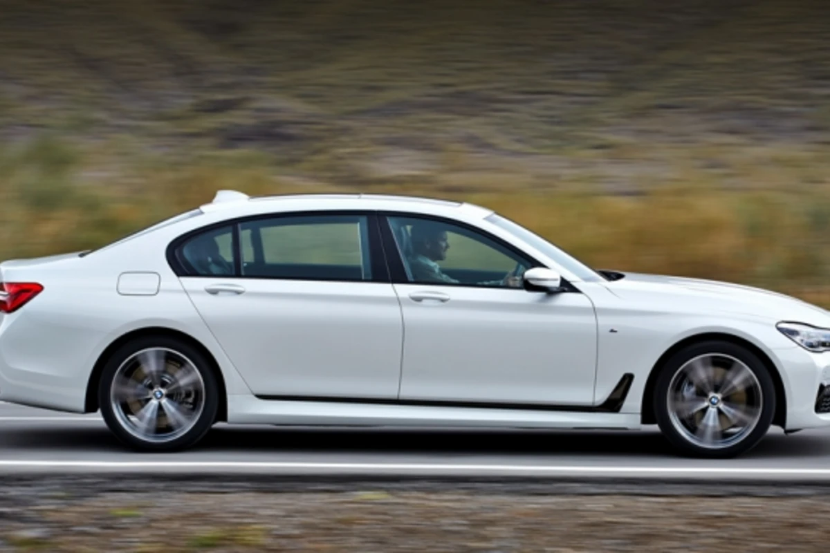 Флагман BMW M760Li выйдет к концу 2016 года