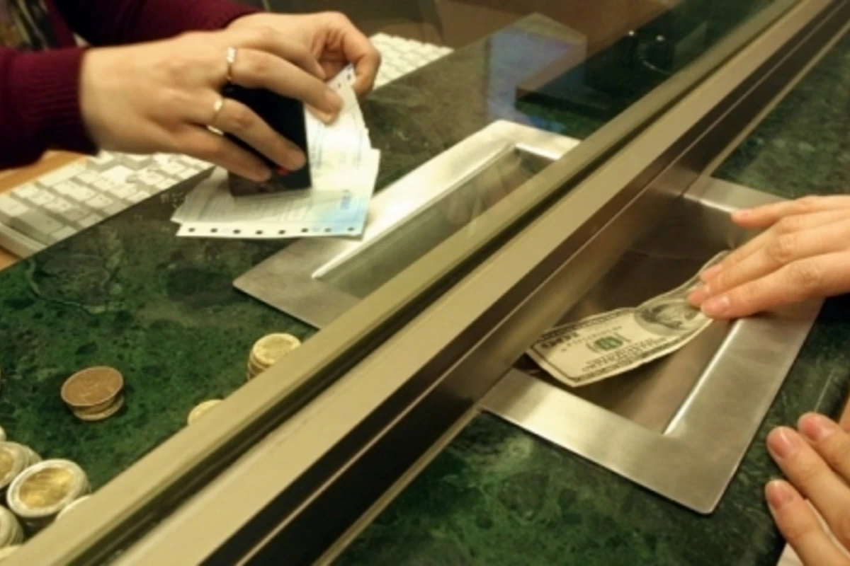 Banklardan devalvasiya fırıldağı (VİDEO) Banklardan devalvasiya fırıldağı (VİDEO)
