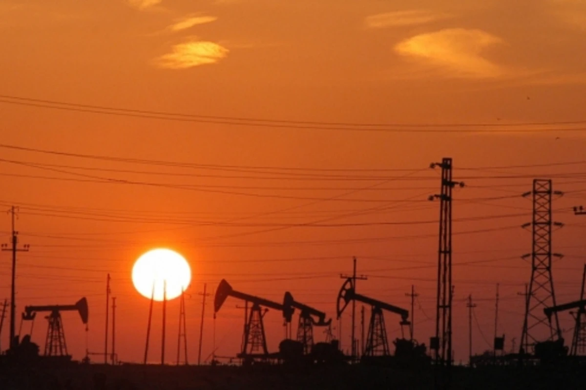 Азербайджан снизит добычу нефти