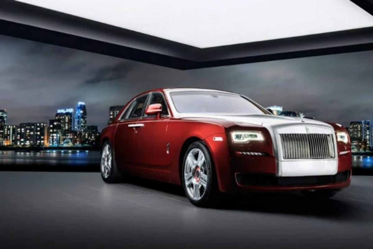 Салон красного Rolls-Royce украсили бриллиантами