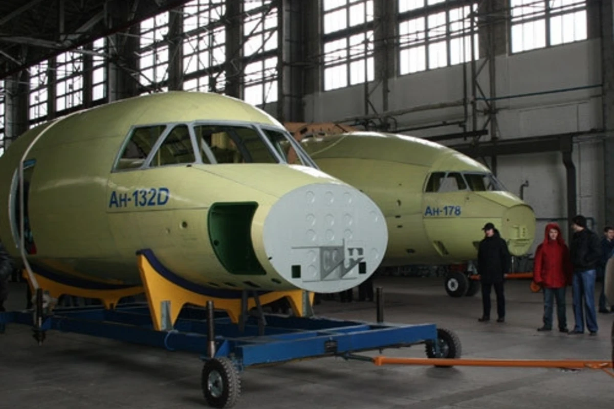 Азербайджан заказал 10 самолетов Ан-178