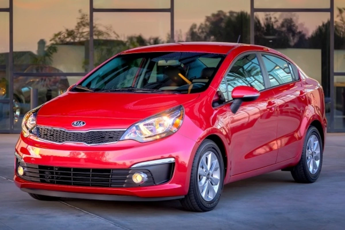 Kia начала тесты обновленного хэтчбека Kia Rio 2017