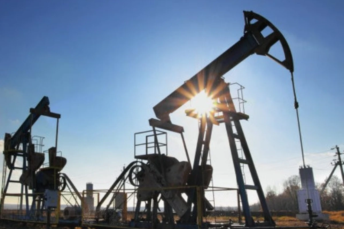 Азербайджанская нефть продолжает дешеветь