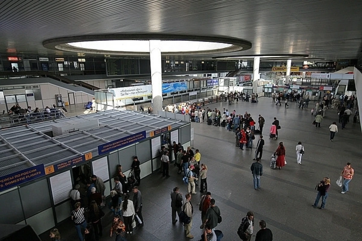 В Санкт-Петербурге задержаны азербайджанцы за контрабанду валюты