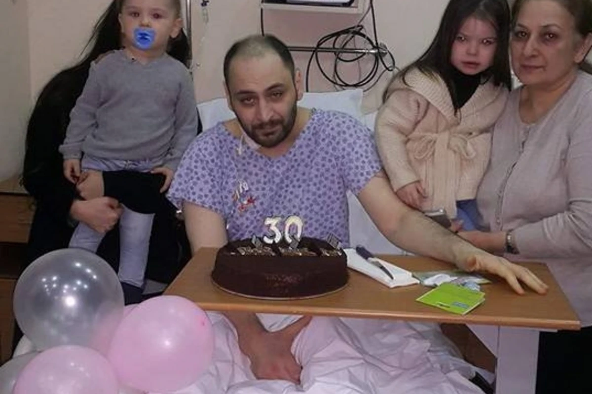 Семья Заура Рашидова объяснила, что будет с деньгами, собранными на его лечение до того, как все расходы взял на себя Фонд Гейдара Алиева