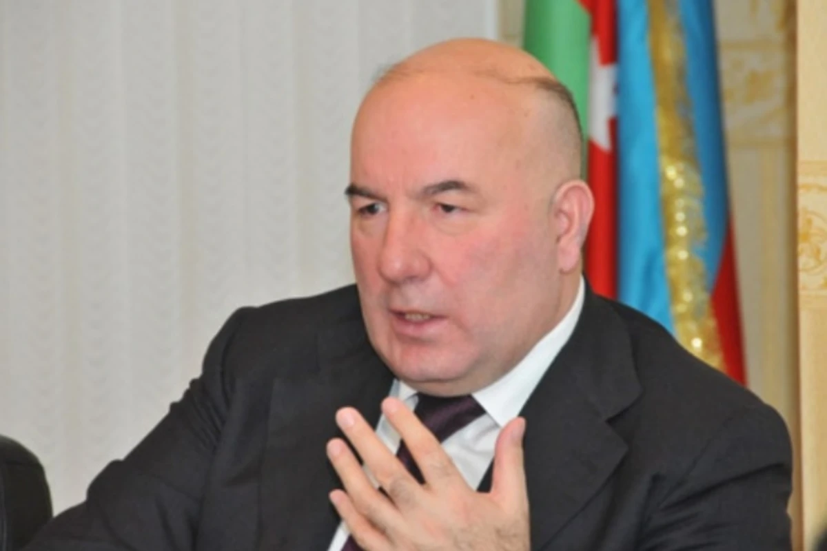 Эльман Рустамов: Слухи о повышении курса доллара до двух манатов безосновательны