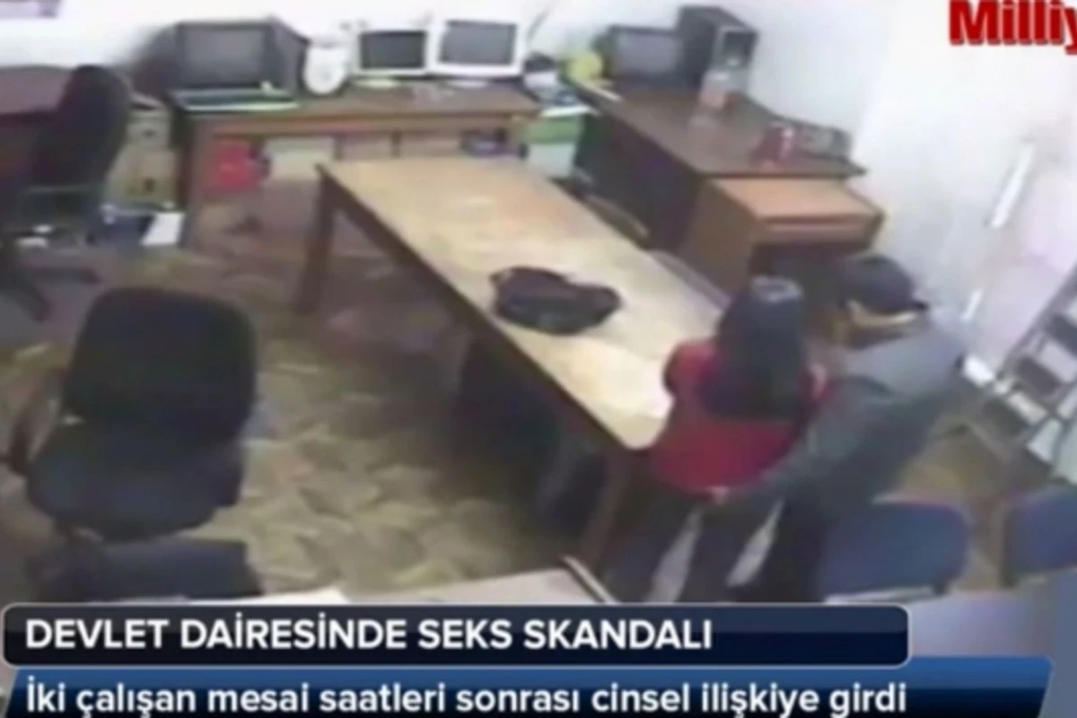 Boliviyada dövlət qurumunda müdirlə işçinin seks görüntüləri yayıldı (VİDEO) Boliviyada dövlət qurumunda müdirlə işçinin seks görüntüləri yayıldı (VİDEO)