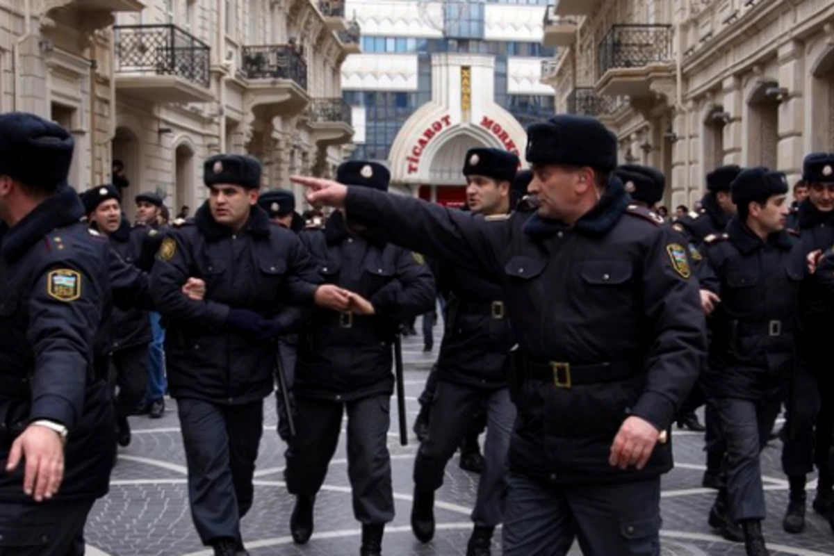 В этих случаях полиция Азербайджана получит право заходить в дома без разрешения