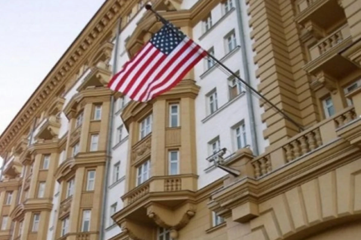 Посольство США в Баку приостановило работу