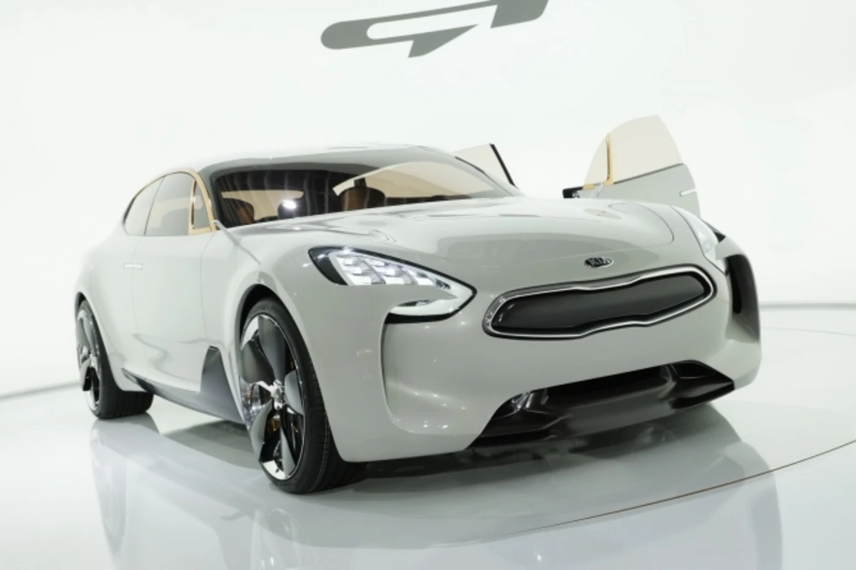 Спортивное купе Kia GT продемонстрируют в Париже осенью 2016 года