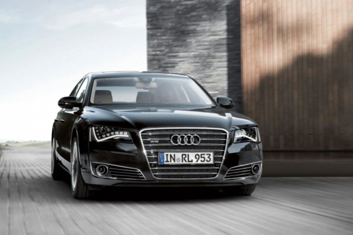 Audi A8 сделают шестидверным лимузином (фото)