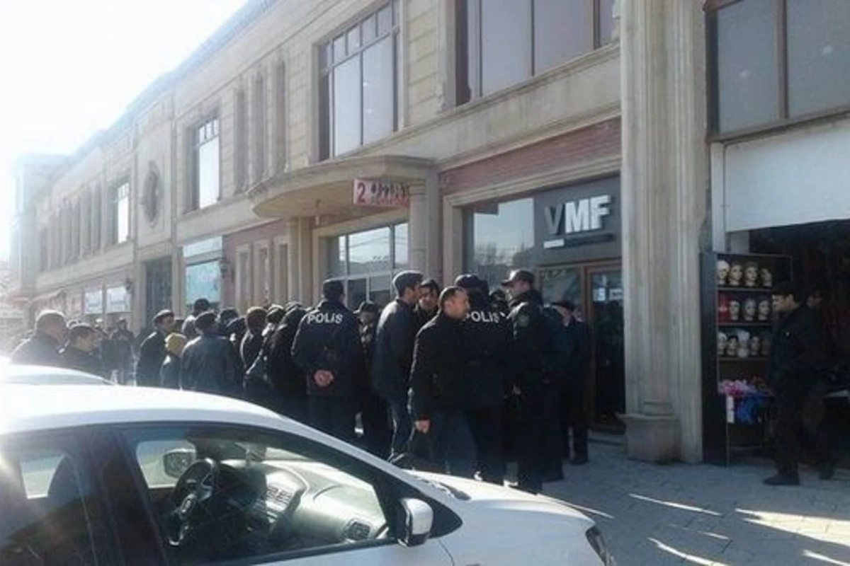 Акция протеста предпринимателей в торговом центре «Карван»