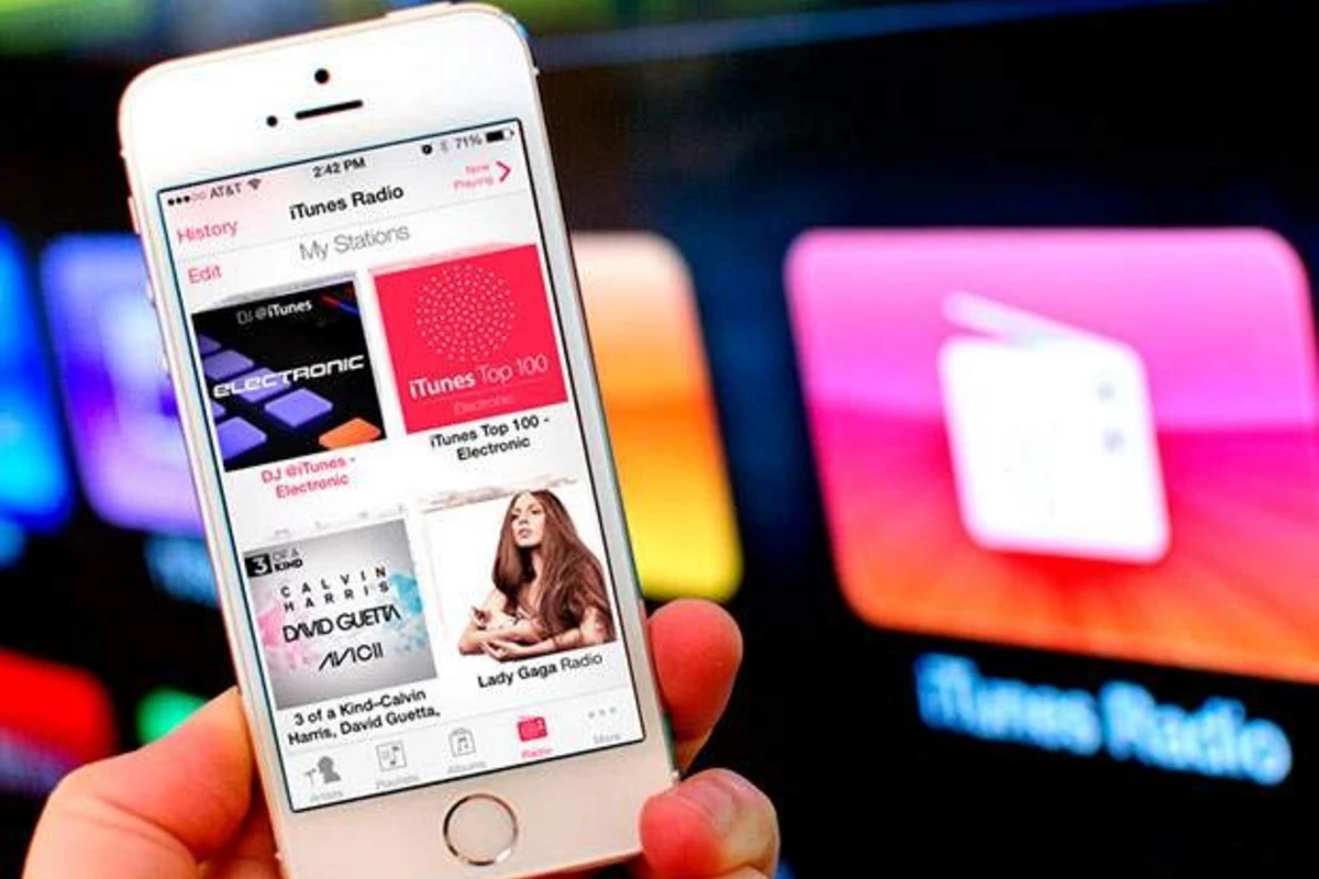 Apple отменила бесплатный сервис iTunes Radio