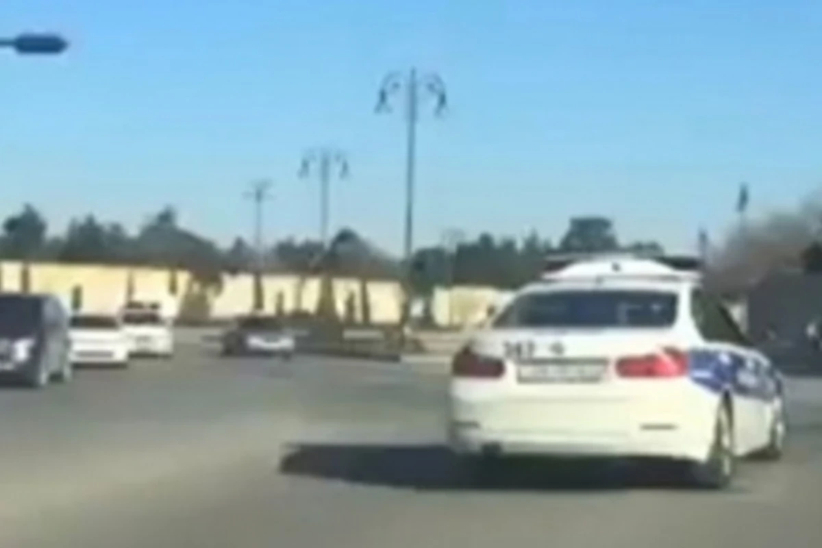 В Баку уволен полицейский YPX, проехавший на красный свет (видео)