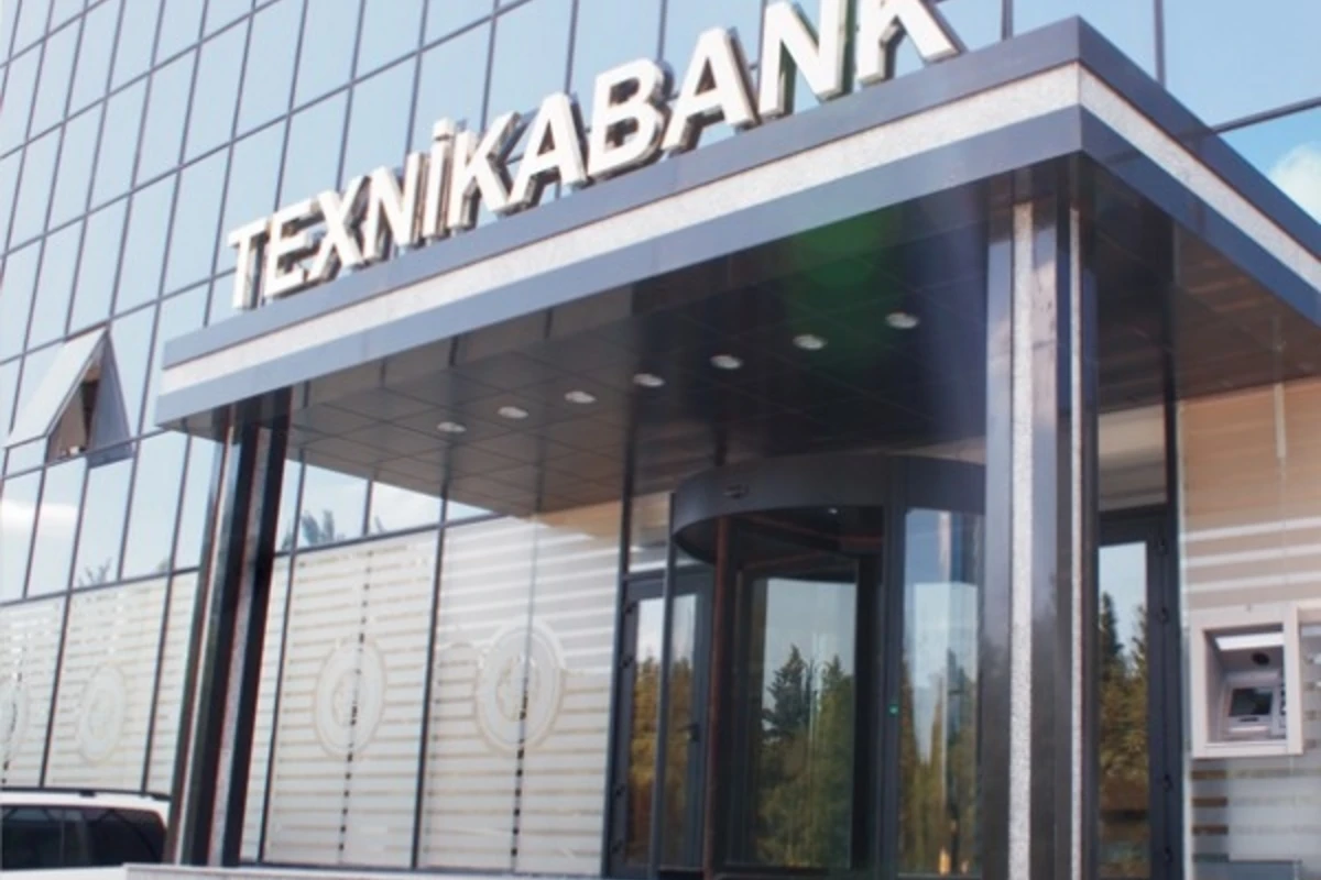 В Азербайджане закрылся крупный банк